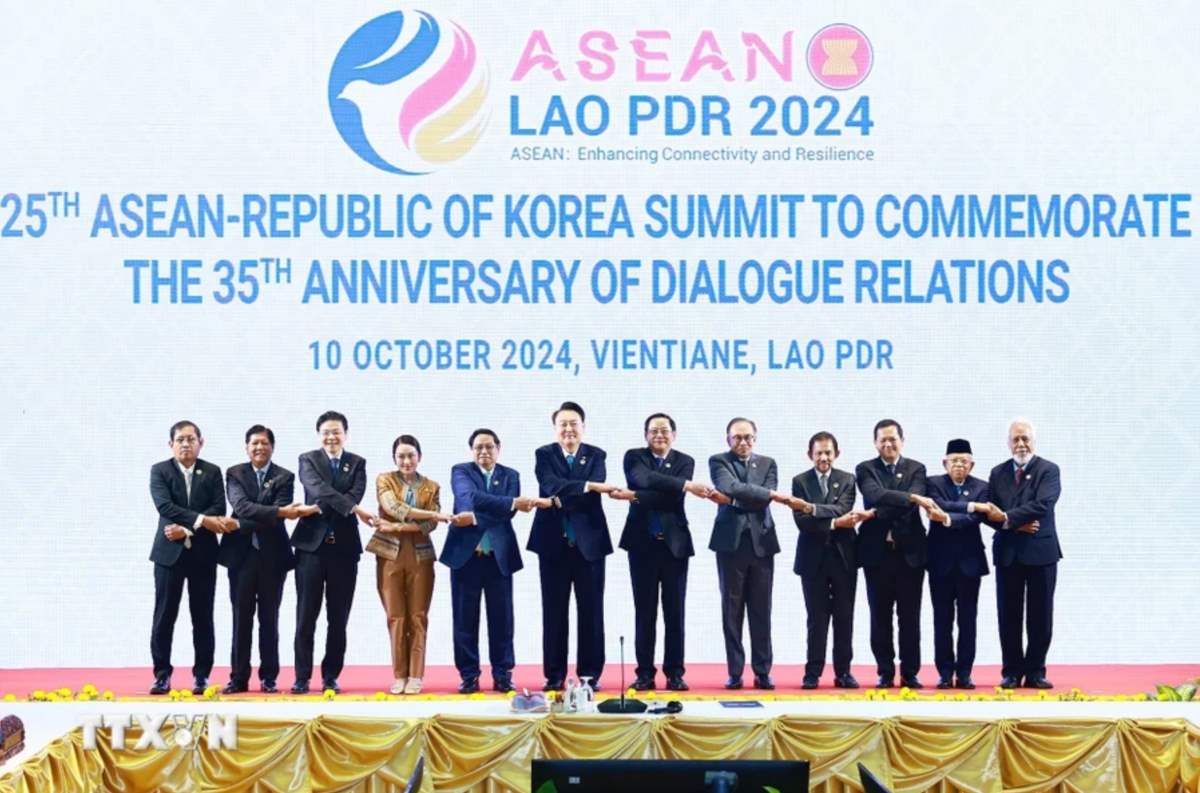 Cac nha lanh dao du Hoi nghi Cap cao ASEAN - Han Quoc lan thu 25 chup anh chung. Anh: TTXVN