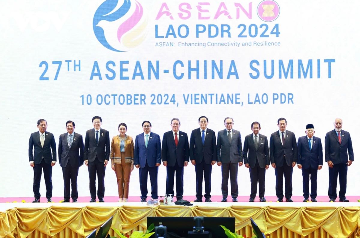 Cac nha lanh dao du Hoi nghi Cap cao ASEAN - Trung Quoc lan thu 27 chup anh chung. Anh: TTXVN