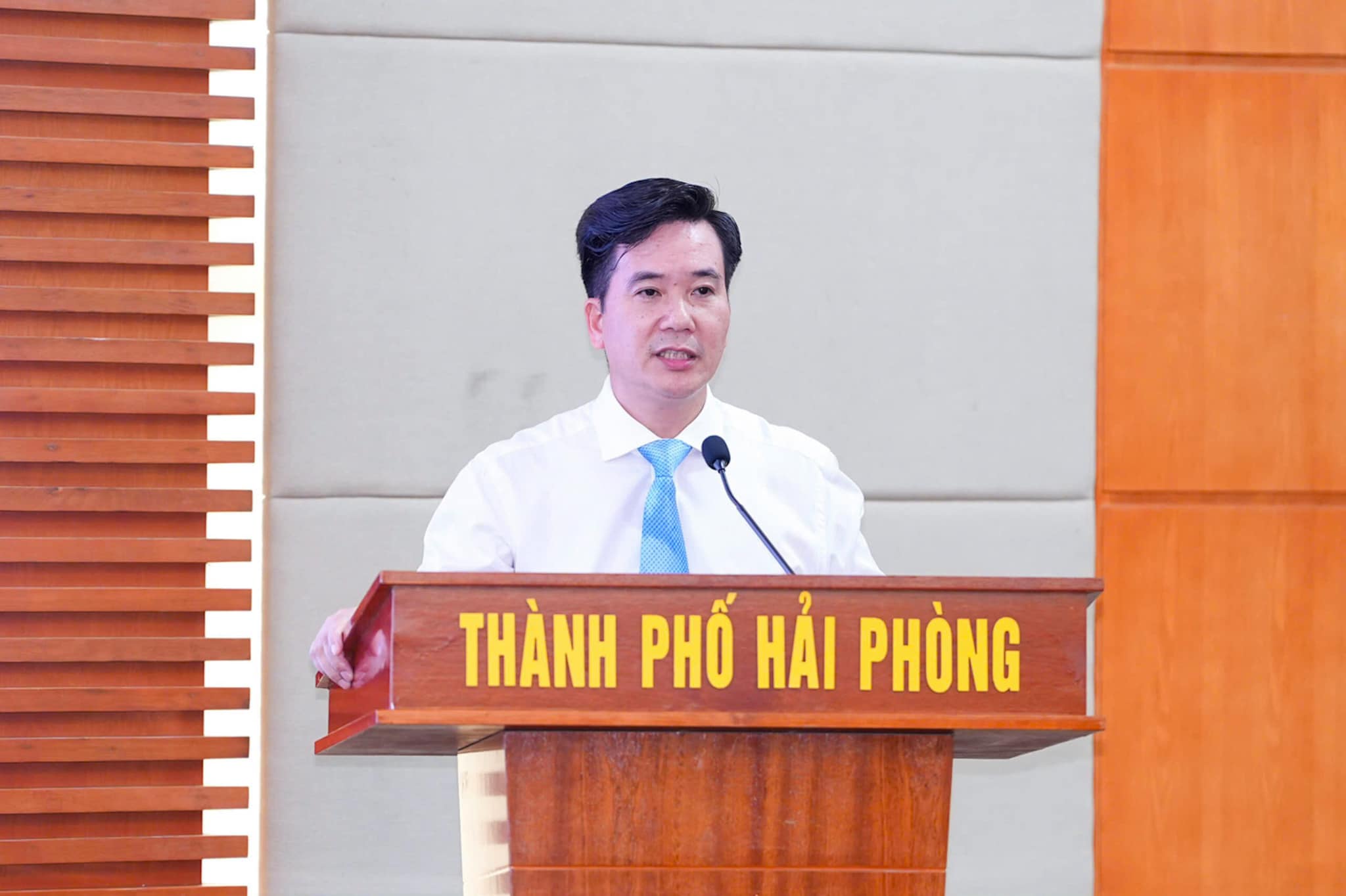 The new Director of Hai Phong Department of Home Affairs gave a speech accepting his assignment. Photo: Hai Phong Portal