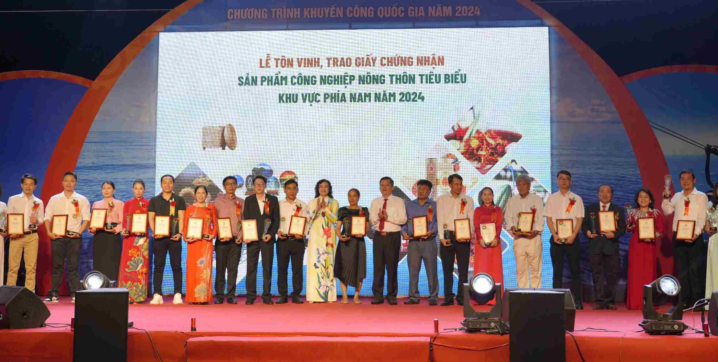 189 sản phẩm được công nhận là sản phẩm công nghiệp nông thôn tiêu biểu phía Nam. Ảnh: Nguyên Anh