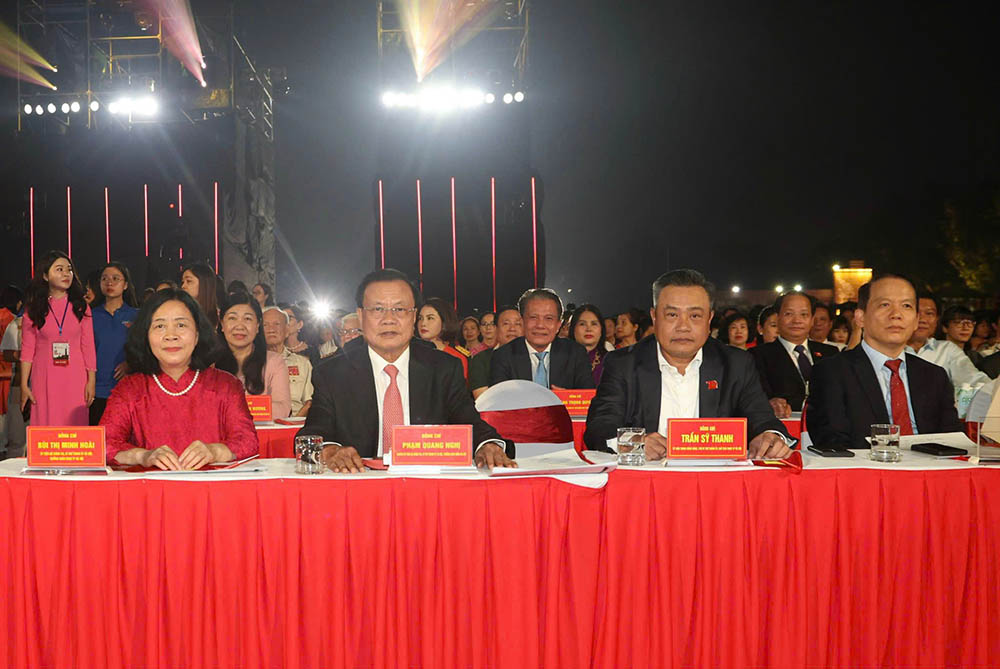 Cac lanh dao, nguyen lanh dao Dang, Nha nuoc tham du chuong trinh. Anh: Hai Nguyen
