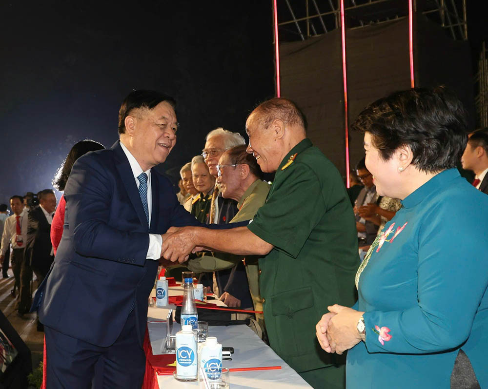 Truong ban Tuyen giao T.U Nguyen Trong Nghia. Anh: Hai Nguyen