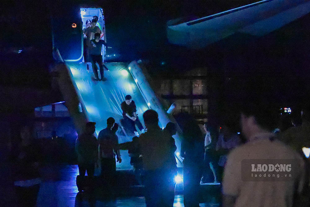 Vietnam Airlines is the first airline in Vietnam to conduct a real-life training exercise on a real plane. Photo: Hai Nguyen