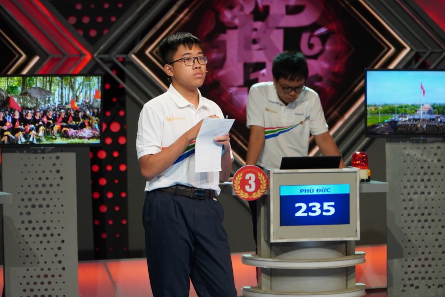Phan thi ve dich cua chung ket Duong len dinh Olympia nam 2024 dien ra kich tinh. Anh: Van Trang