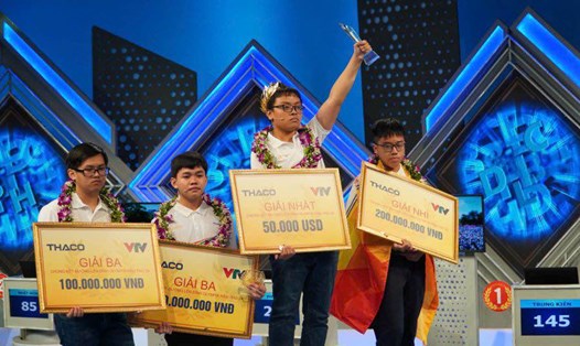 Võ Quang Phú Đức (Trường THPT Chuyên Quốc học, Thừa Thiên Huế) đã xuất sắc trở thành quán quân Đường lên đỉnh Olympia năm thứ 24. Ảnh: Tường Vân
