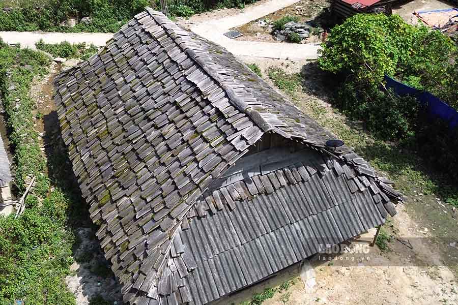 Ngoi nha hon 40 tuoi nay thuoc so huu cua ong San Quang Khoan – ban Then Pa, xa Sa Long, huyen Muong Cha, tinh Dien Bien. Anh: Quang Dat