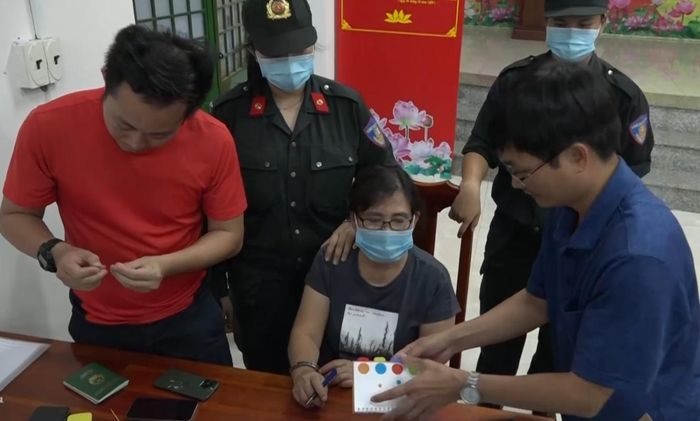 Bà trùm Oanh “Hà” buôn số lượng ma túy "khủng". Ảnh cắt từ clip (C04)