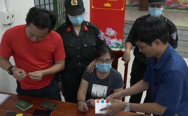 Bà trùm Oanh “Hà” buôn số lượng ma túy "khủng". Ảnh cắt từ clip (C04)