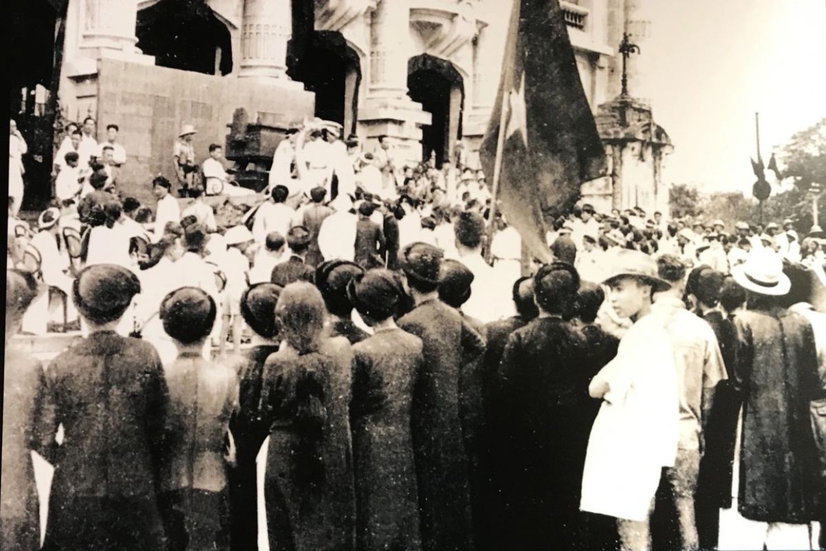Golden Week supporting the Independence Fund in Hanoi, September 1945. Photo: Archive