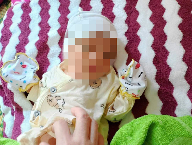 Abandoned newborn baby found in Quang Binh. Photo: T. Nguyen
