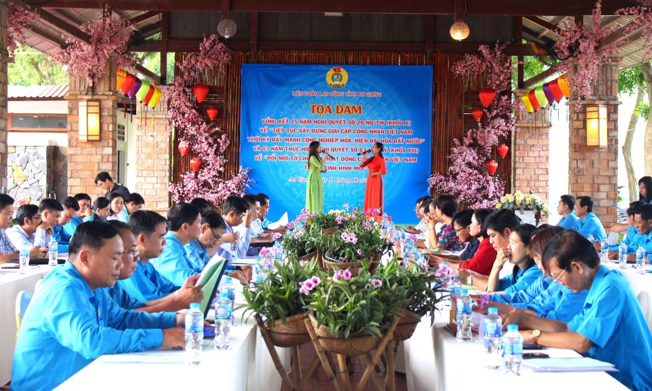 Quang canh buoi toa dam danh gia ket qua 15 nam thuc hien Nghi quyet so 20-NQ/TW ngay 28/01/2008 cua Ban Chap hanh Trung uong Dang (khoa X) ve “Tiep tuc xay dung giai cap cong nhan Viet Nam thoi ky day manh CNH-HDH dat nuoc”. Anh: Lam Dien