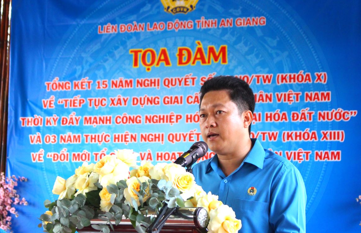 Chu tich LDLD tinh An Giang Lam Thanh Si tong ket va dap tu cac dai bieu. Anh: Lam Dien 