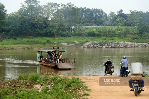 Phu Tho residents hope to soon have another bridge across the Red River. Photo: To Cong
