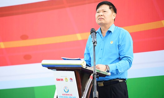 Phó Chủ tịch Tổng LĐLĐ Việt Nam Phan Văn Anh phát biểu khai mạc Vòng loại khu vực 2, Giải Bóng đá công nhân, viên chức Việt Nam 2024. Ảnh: Quang Đại