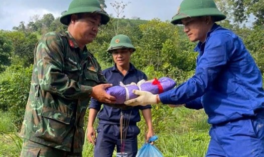 Hài cốt liệt sĩ được tìm thấy. Ảnh: Đoàn Kinh tế - Quốc phòng 337.