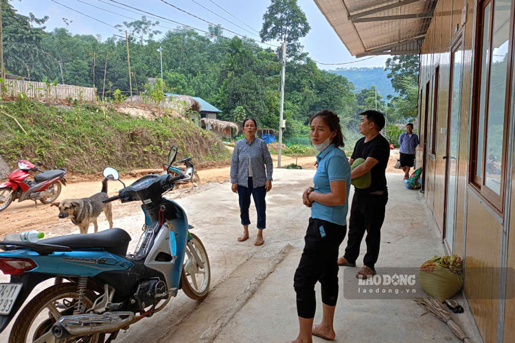 Villagers of Lang Nu start a new life in a temporary residence. Photo: Dinh Dai
