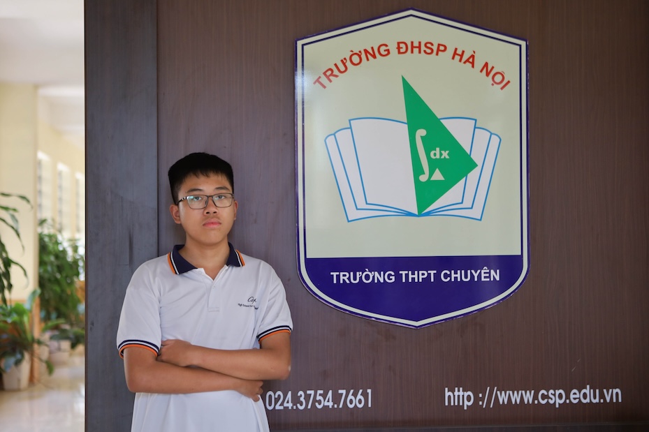 Nguyen Phu la thi sinh thu 2 mang cau truyen hinh “Duong len dinh Olympia” ve voi truong THPT chuyen Su pham“. Anh: Duong len dinh Olympia.