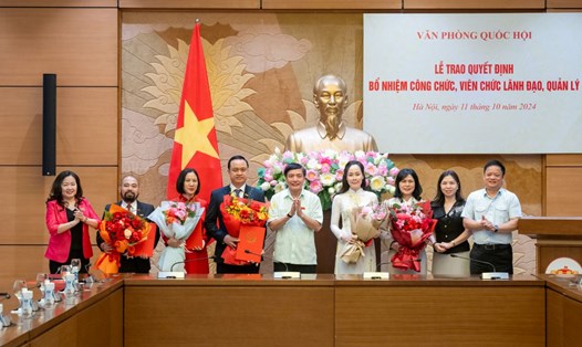 Lễ trao quyết định bổ nhiệm công chức, viên chức, lãnh đạo quản lý thuộc Văn phòng Quốc hội. Ảnh: Phạm Thắng