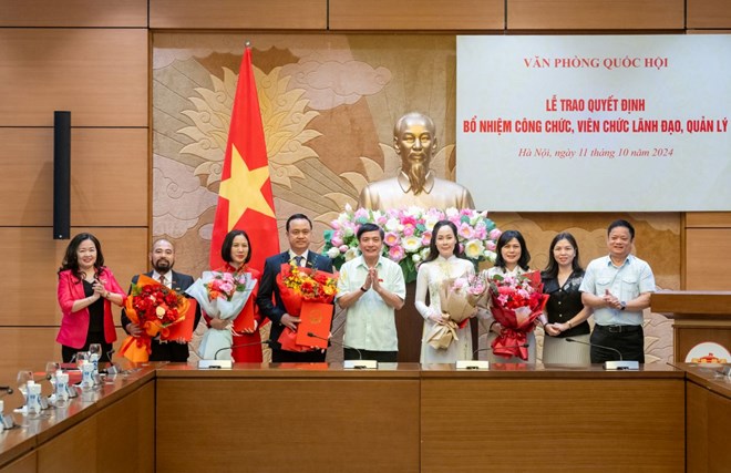 Văn phòng Quốc hội trao quyết định bổ nhiệm cán bộ