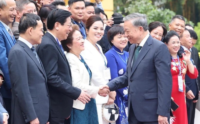 General Secretary and President To Lam met with a delegation of outstanding businessmen from the Vietnam Federation of Commerce and Industry and the Vietnam Association of Private Enterprises. Photo: Lam Khanh/ VNA