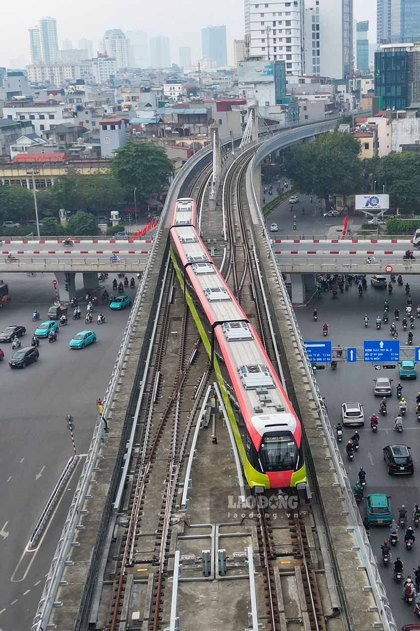 Lo trinh cua tuyen: Diem dau Nhon - theo Quoc lo 32 - Cau Dien - Mai Dich - nut giao voi Vanh dai 3 - Cau Giay (nut giao voi Vanh dai 2) - Kim Ma - Cat Linh - Quoc Tu Giam - ga Ha Noi (duong Tran Hung Dao).