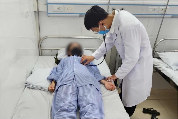 Bác sĩ thăm khám cho bệnh nhân tim mạch. Ảnh minh hoạ: Bệnh viện