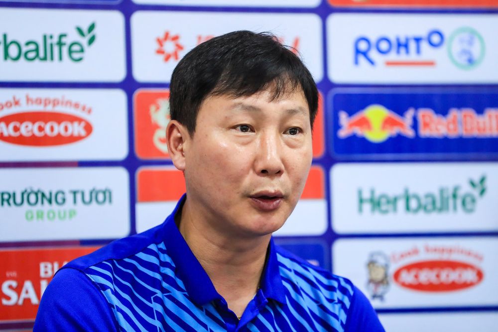 Huấn luyện viên Kim Sang-sik tự tin tuyển Việt Nam thắng tuyển Ấn Độ. Ảnh: Minh Dân