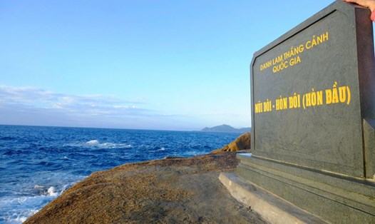 Danh thắng cực Đông - Mũi Đôi, Hòn Đầu. Ảnh: Hải An