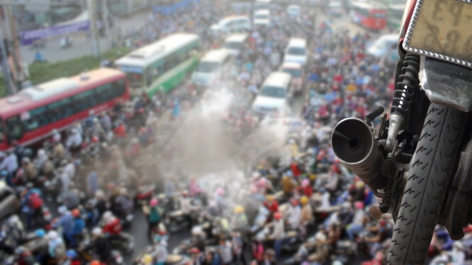 Motorbikes are the biggest source of air pollution. Photo + Graphics: Hai Danh