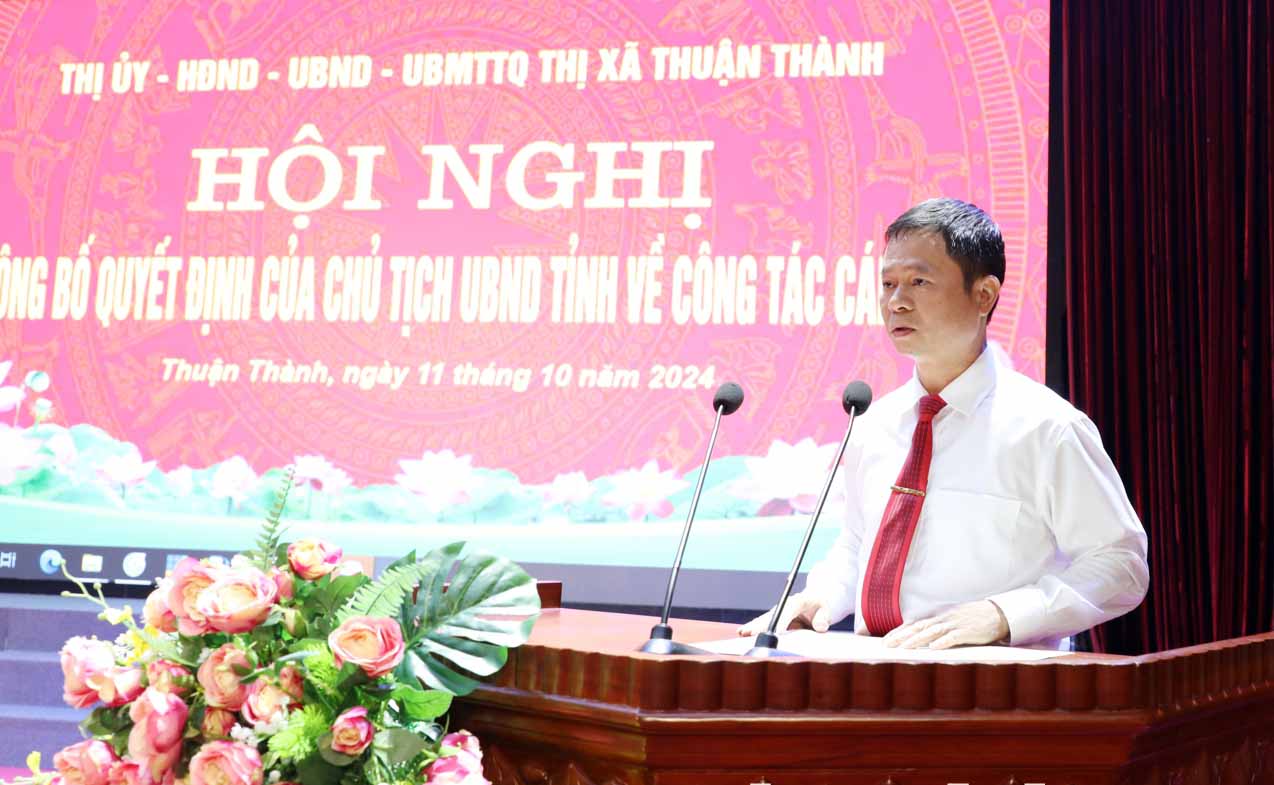 New Chairman of Thuan Thanh Town People's Committee (Bac Ninh Province) Nguyen Van Thuoc delivered a speech accepting the assignment. Photo: Bac Ninh Portal