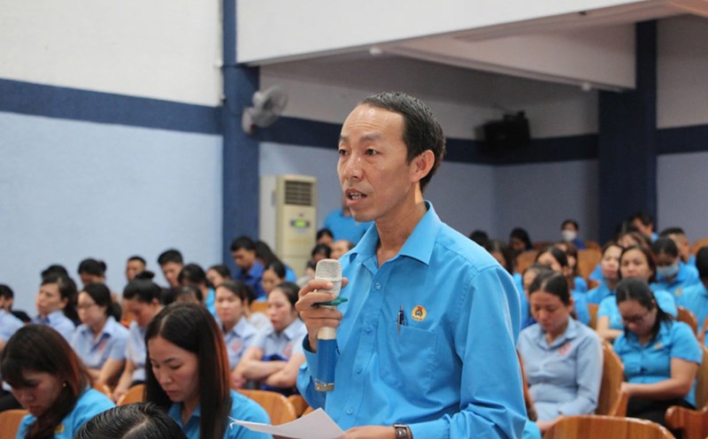 Khanh Hoa voters hope that the draft laws will be closer to reality. Photo: Phuong Linh