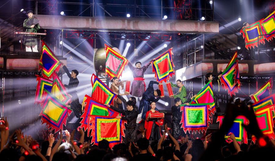 Màn trình diễn “Trống cơm” của show “Anh trai vượt ngàn chông gai” được dàn dựng công phu, mãn nhãn. 
Ảnh: Nhà sản xuất