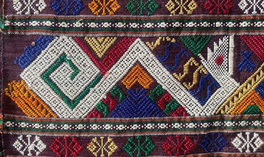 Dệt thổ cẩm là nghề truyền thống mang đậm sắc màu văn hóa của đồng bào dân tộc Lào. Ảnh: Quang Đạt