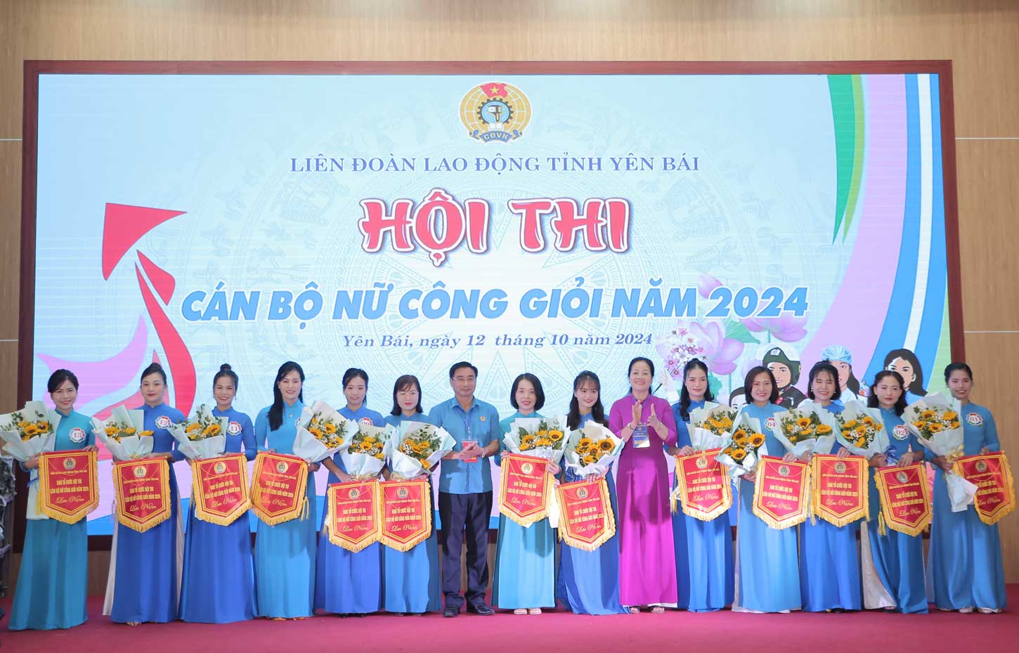 13 candidates attended the Yen Bai Province Excellent Female Cadres Competition in 2024. Photo: Tran Bui