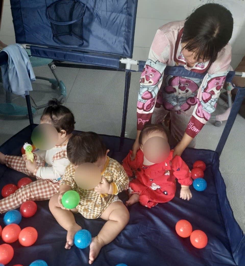 Young mother with cancer struggles to take care of 3 young children. Photo: Xuan Nhi