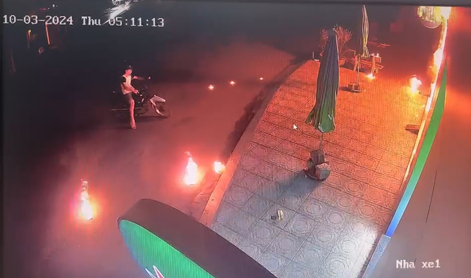 Nam thanh niên ở Phú Yên châm lửa ném "bom xăng" vào 4 chi nhánh ngân hàng sau khi sử dụng ma túy. Ảnh: Minh Hằng