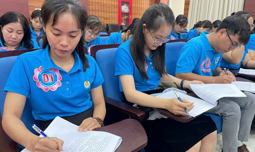 Các đội tham gia thi cán bộ công đoàn giỏi năm 2024 ở Bình Dương. Ảnh: Đình Trọng