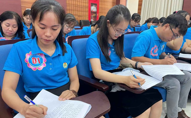 Teams participating in the 2024 excellent union cadre competition in Binh Duong. Photo: Dinh Trong