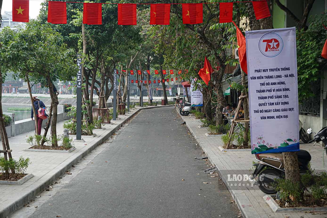 Theo ghi nhan cua Lao Dong vao sang thu 7 ngay cuoi tuan, tuyen pho di bo moi nay thua vang nguoi qua lai.