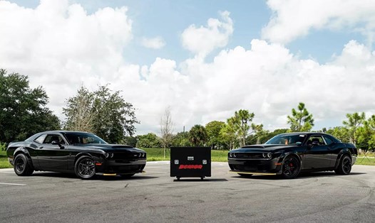 Hai chiếc xe Dodge Demon trùng VIN được bán lại với giá hơn 260.000 USD. Ảnh: Dogde