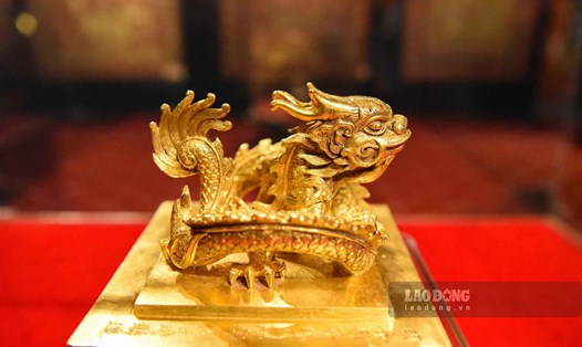 Ấn vàng Hoàng đế chi bảo. Ảnh: Vân Trường