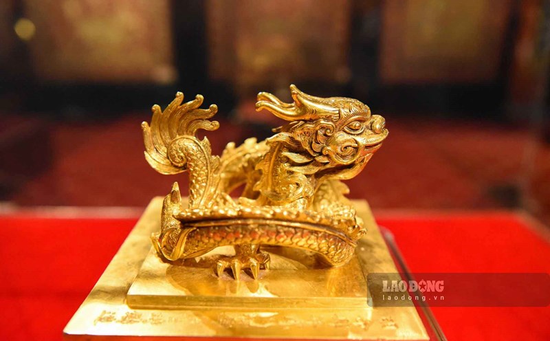 Ấn vàng Hoàng đế chi bảo. Ảnh: Vân Trường