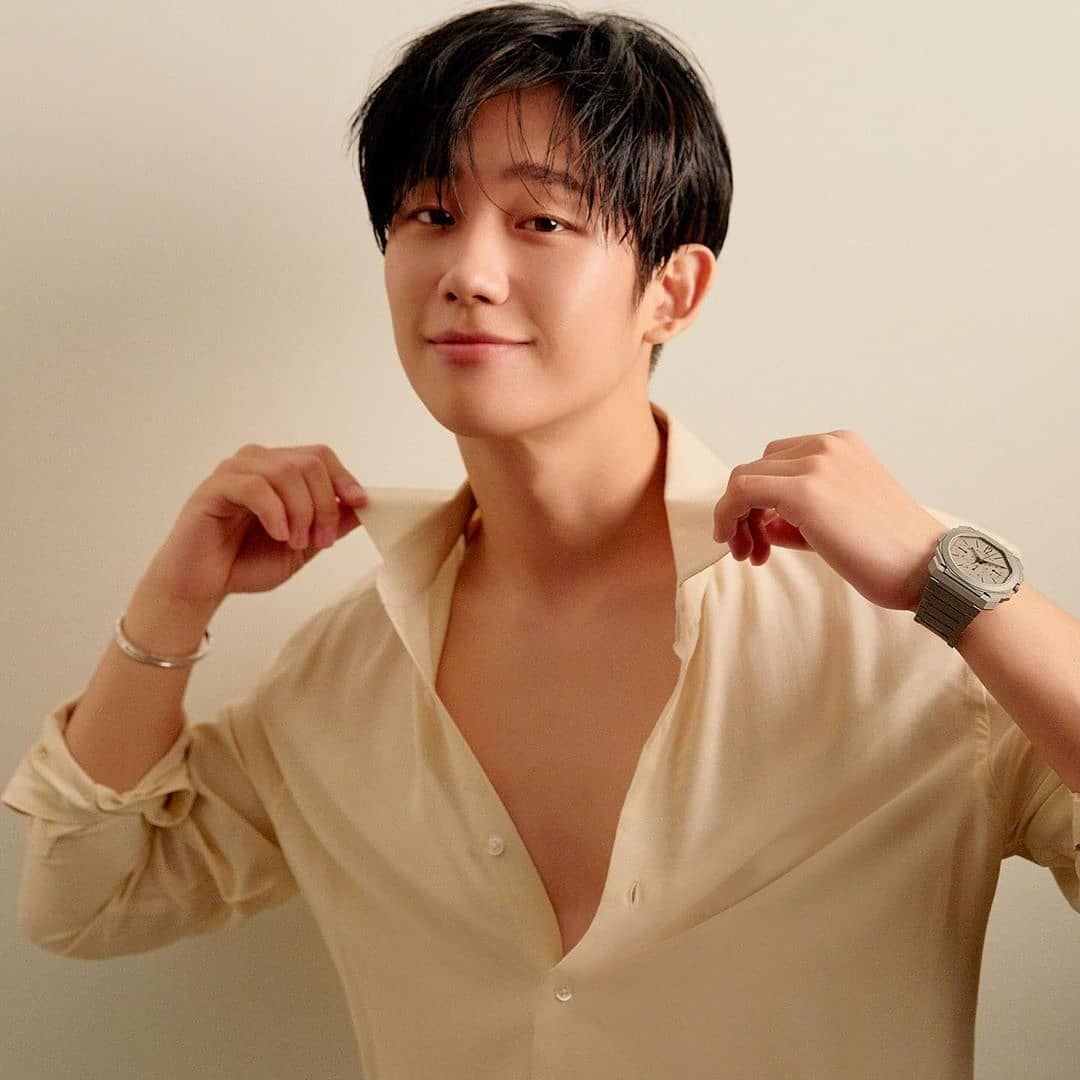 Jung Hae In so huu ngoai hinh sang, guong mat dien trai. Anh: Instagram