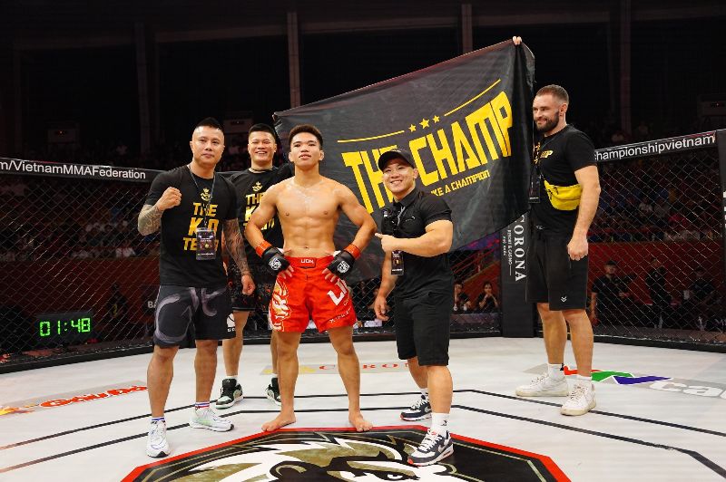 o hang 60kg nam, Bach Van Nghia (do) co chien thang knock-out ki thuat o 1 phut 12 giay hiep 1 truoc Nguyen Duc Thang.