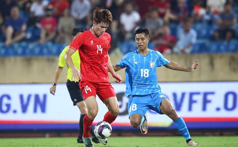 The Vietnamese team is still struggling under Mr. Kim Sang-sik. Photo: Minh Dan