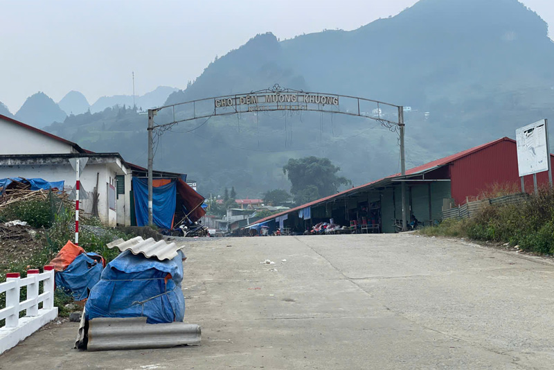 Du den vao ngay cuoi tuan nhung cho lai kha vang ve. Anh: Dinh Dai 