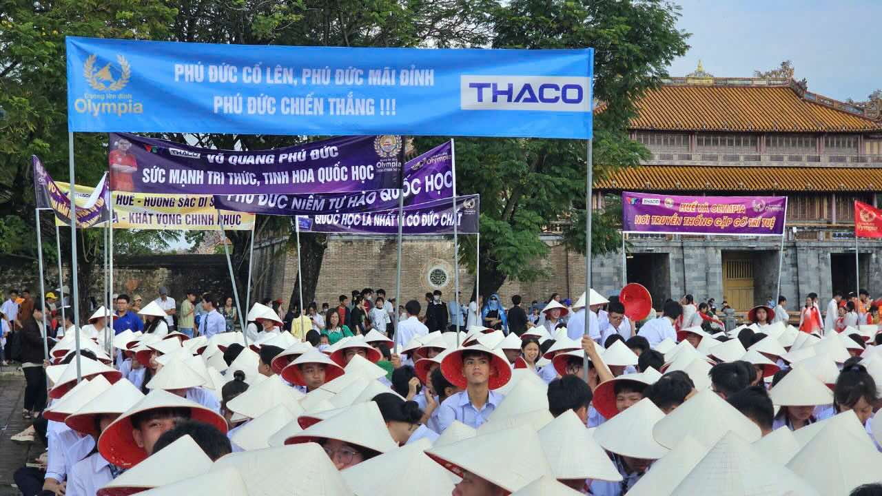 Cac bang ron co vu cho nha leo nui Vo Quang Phu Duc.