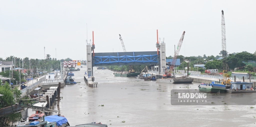 Nguyen Tan Thanh sluice gate project.