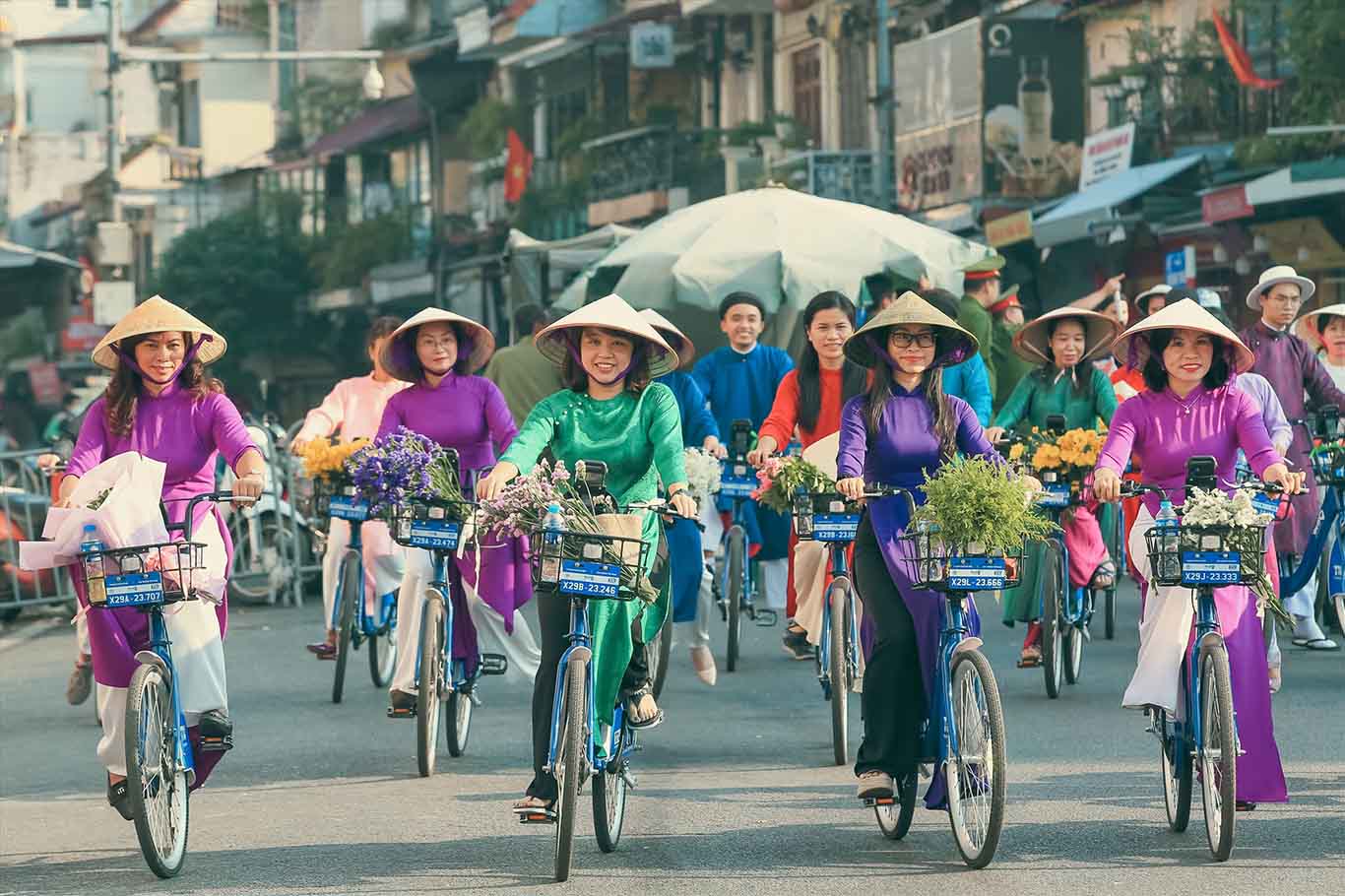 Public bicycle service in Hanoi is being used by people. Photo: Huu Thang