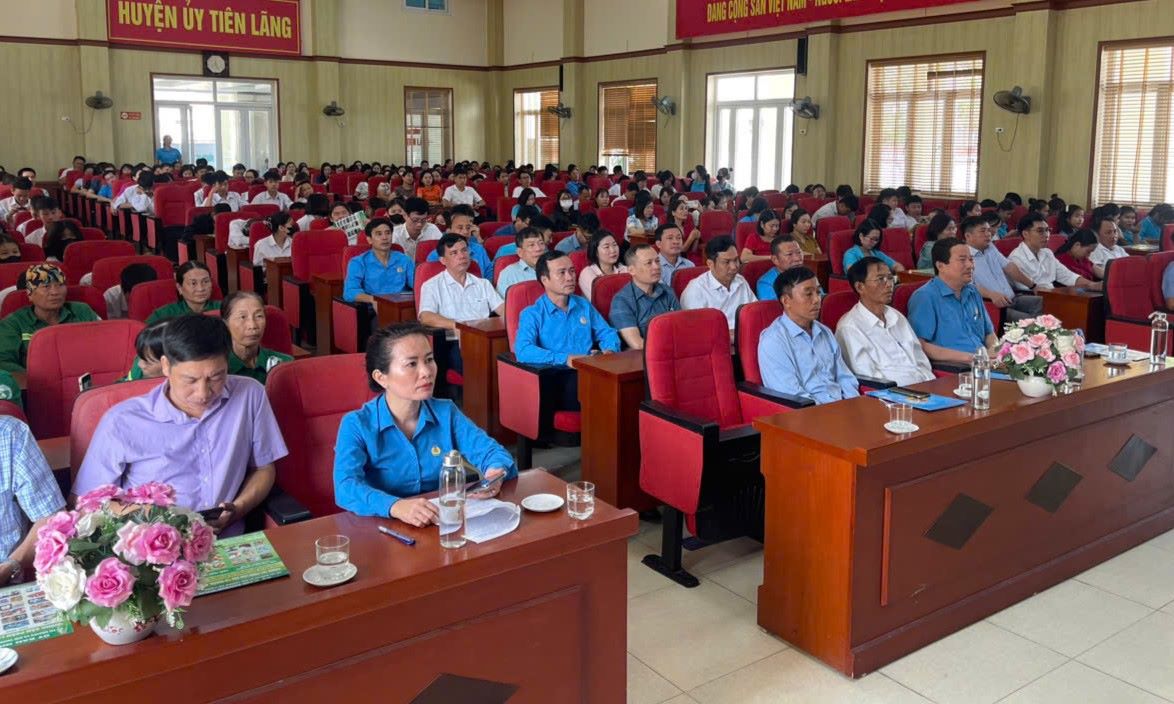 Cac dai bieu du le phat dong. Anh: LDLD huyen Tien Lang